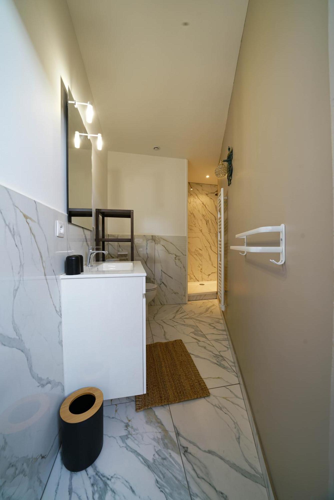 Gite En Face Du Chateau De Nizas, 4 Chambres D'Hotes Et 1 Appartement Familial Avec 2 Chambres Extérieur photo