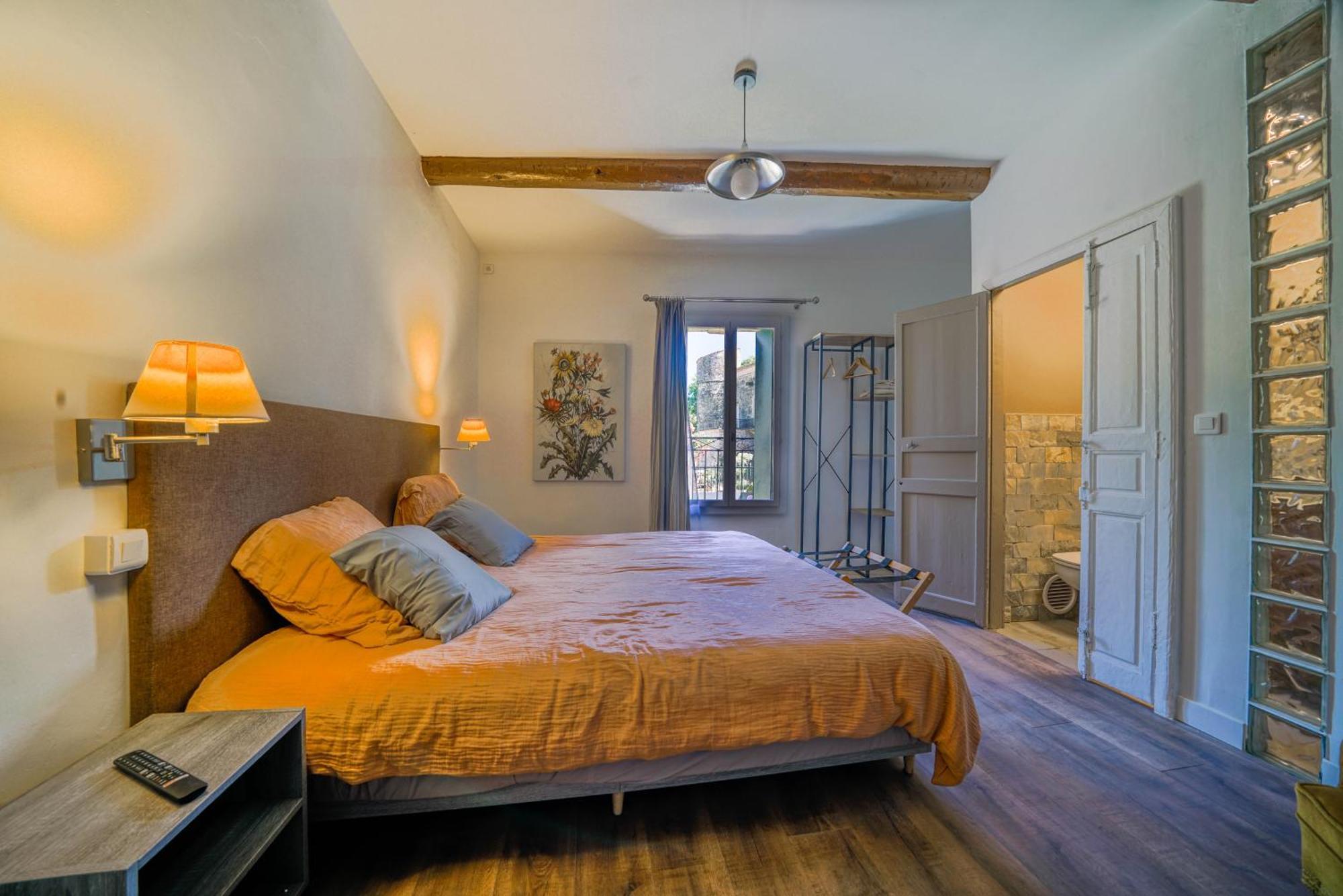 Gite En Face Du Chateau De Nizas, 4 Chambres D'Hotes Et 1 Appartement Familial Avec 2 Chambres Extérieur photo