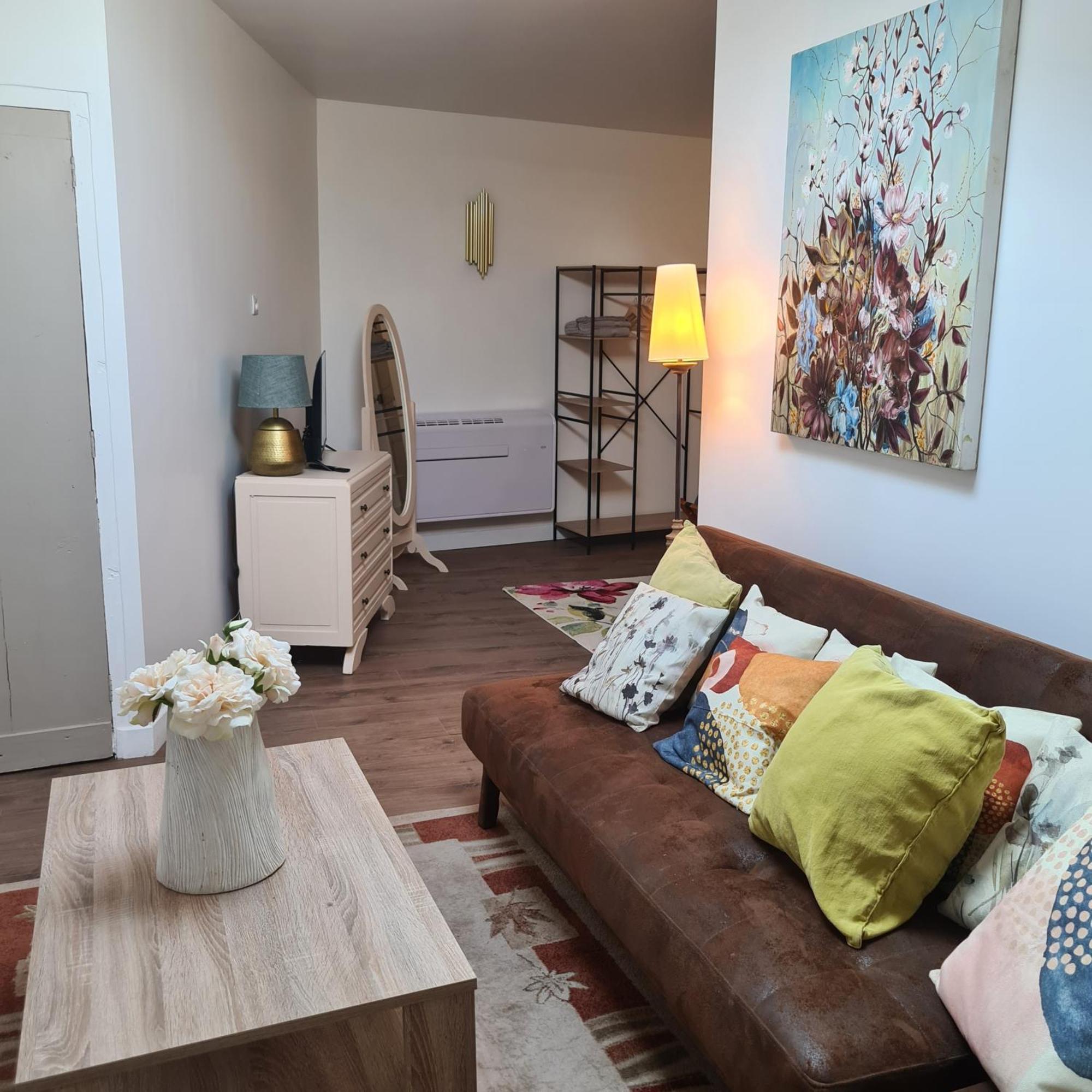 Gite En Face Du Chateau De Nizas, 4 Chambres D'Hotes Et 1 Appartement Familial Avec 2 Chambres Extérieur photo